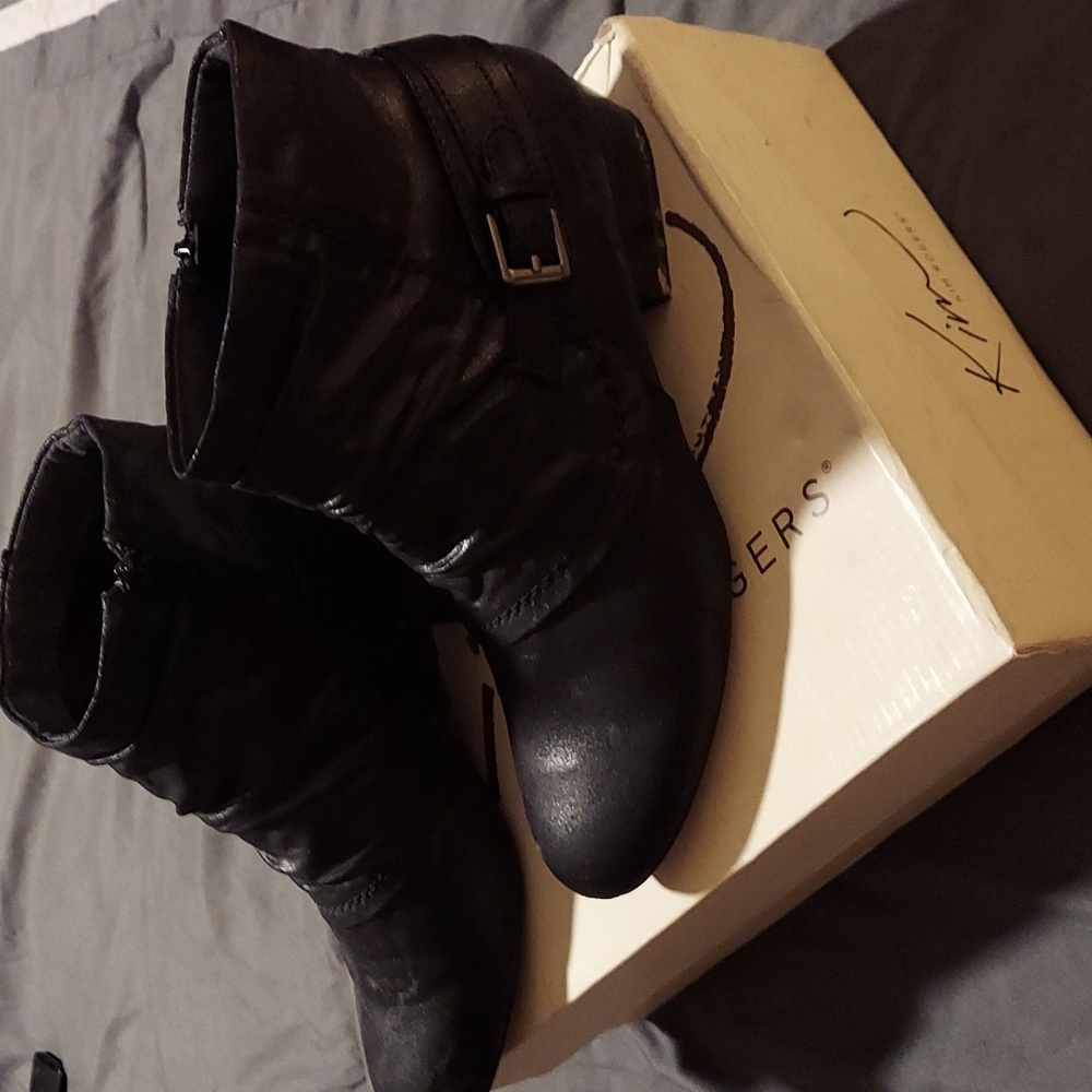 Womens Shoes Size 8 (kim rogers)